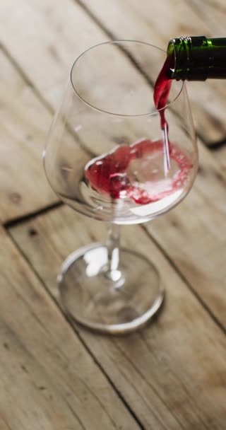 Vertcal Video Red Wine Pouring Glass Wine Alcohol Beverages Wine — Vídeos de Stock