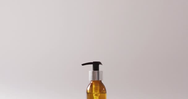 Close Soap Bottle Grey Background Copy Space Beauty Products Cosmetics — Stok Video