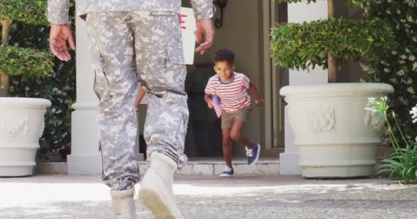 Soldat Afro Américain Retour Chez Lui Accueilli Par Fils Une — Video