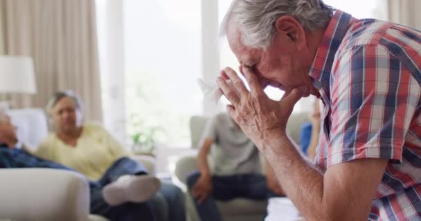 Sad Senior Caucasian Man Crying Support Group Meeting Senior Friends — стоковое видео
