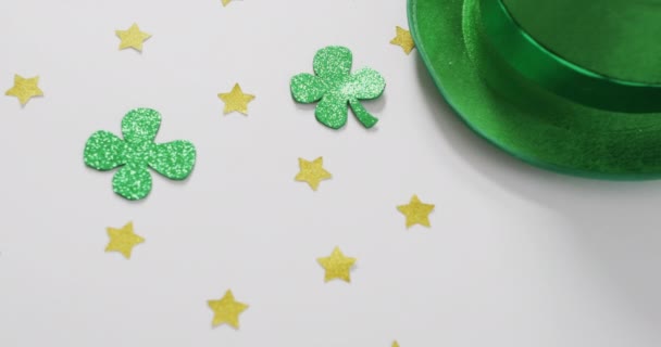 Shamrocks Stars Green Hat Copy Space White Background Irish Tradition — Stockvideo
