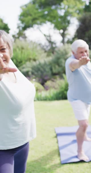 Vertical Video Happy Senior Biracial Woman Doing Yoga Friends Garden — Vídeo de stock