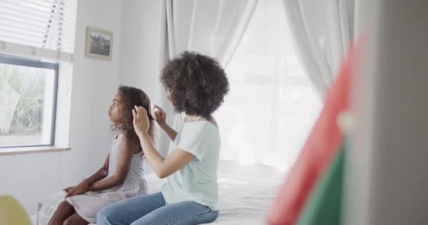 Felice Madre Figlia Afroamericana Trascorrere Del Tempo Qualità Insieme Casa — Video Stock