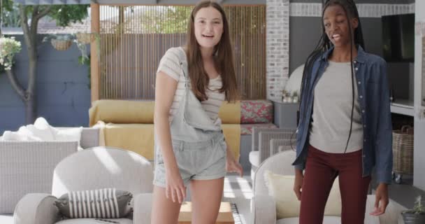 Retrato Jovens Amigas Adolescentes Felizes Dançando Fazendo Vídeo Blog Câmera — Vídeo de Stock