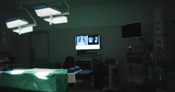 침대가 천천히 엑스레이 수술실의 일반적 — 비디오