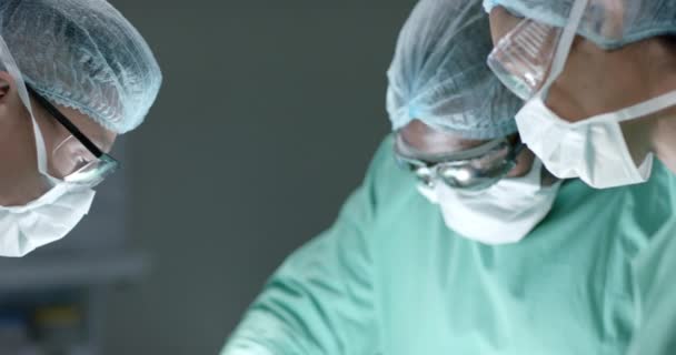 Diverse Surgeons Face Masks Surgery Operating Room Slow Motion Medicine — Stock Video