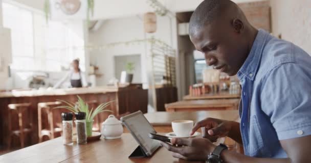 African American Man Using Tablet Smartphone Coffee Shop Slow Motion — Stock Video