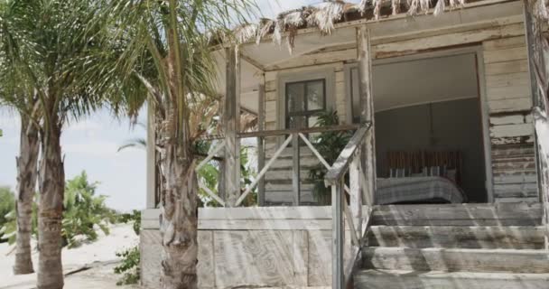 Esterno Vacanza Legno Casa Mare Sulla Spiaggia Tropicale Soleggiata Con — Video Stock