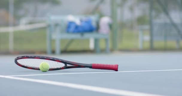 Tenis Raketini Topunu Açık Tenis Kortunda Yavaş Çekimde Kapat Spor — Stok video