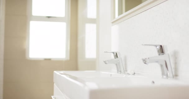 Close Basin Chrome Taps Bathroom Slow Motion Interior Design Domestic — Stock Video