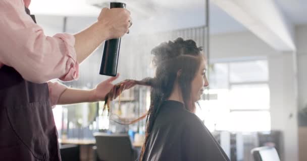 Caucasian Male Hairdresser Spraying Happy Female Client Hair Water Salon — Stock Video
