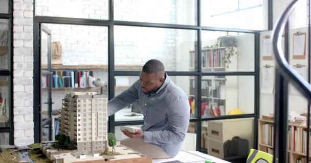 Focused African American Casual Businessman Inspecting City Model Office Slow — 图库视频影像