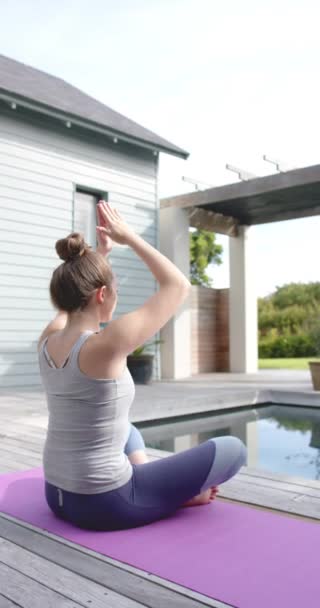 Focused Caucasian Woman Meditating Yoga Mat Garden Slow Motion Domestic — Stock Video
