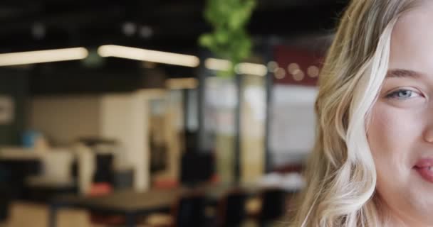 Porträt Einer Glücklichen Kaukasischen Geschäftsfrau Mit Blonden Haaren Kopierraum Zeitlupe — Stockvideo