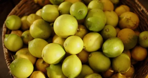 Primer Plano Limones Cesta Tienda Alimentos Saludables Compras Comida Orgánica — Vídeos de Stock