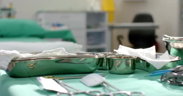 Close Van Chirurgische Instrumenten Tafel Operatiekamer Het Ziekenhuis Slow Motion — Stockvideo