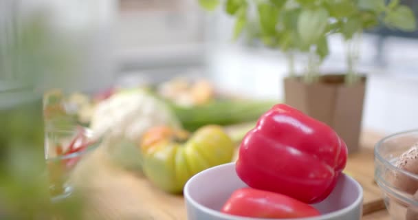 Zavřete Zeleninu Kuchyni Zpomalte Vaření Jídlo Zdravý Život Domácí Život — Stock video