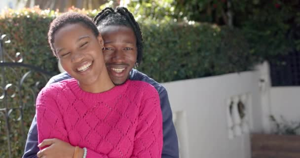 Montaasi Onnellinen Afrikkalainen Amerikkalainen Pari Ruoanlaitto Rentoutumista Kotona Hidastettuna Ruoanlaitto — kuvapankkivideo