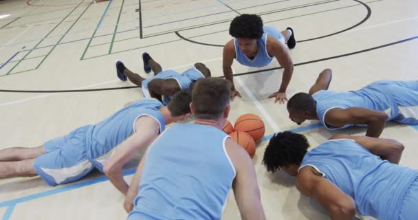 Divers Entraînements Équipes Masculines Basket Ball Faisant Des Pompes Dans — Video