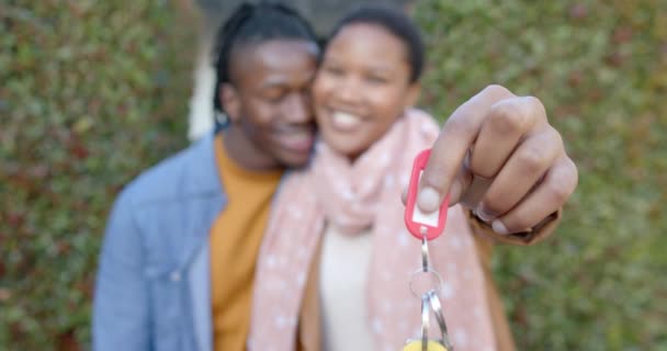 Portrait Happy African American Couple Standing House Holding Keys Slow — Stock Video