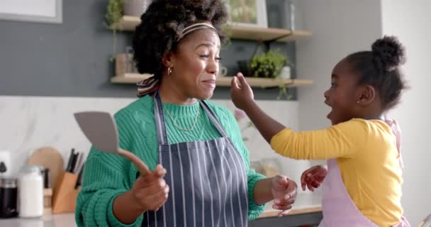 Happy African American Mother Daughter Fooling Kitchen Slow Motion Lifestyle — Stock Video