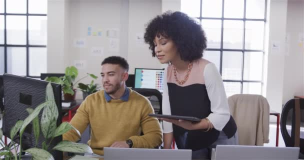 Portrait Happy Diverse Male Female Colleague Desk Using Tablet Computer — Stock Video