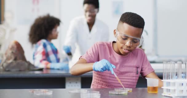 Diverse Female Teacher Happy Schoolchildren Having Science Class School Lab — Stock Video