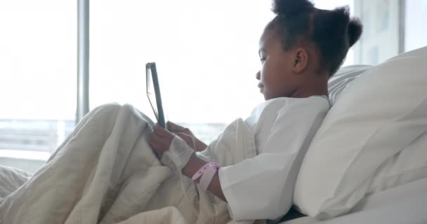 African American Girl Using Tablet Hospital Bed Slow Motion Medicine – stockvideo