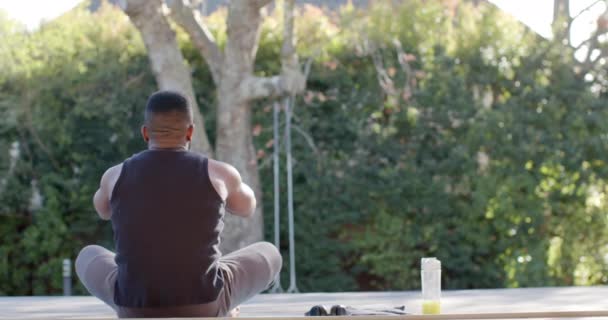 African American Man Practicing Yoga Mat Bottle Juice Garden Slow — Stock videók