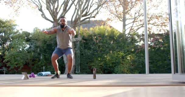 Focused African American Man Doing Squats Mat Tablet Garden Slow — Αρχείο Βίντεο