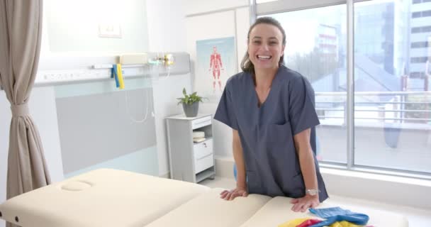 Portait Caucasian Female Physiotherapist Smiling Rehab Center Physiotherapy Rehabilitation Medical — Stock videók