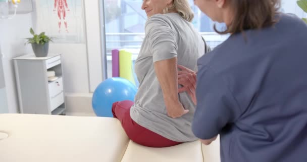 Caucasian Female Physiotherapist Massaging Lower Back Female Senior Patient Rehab — Stok video