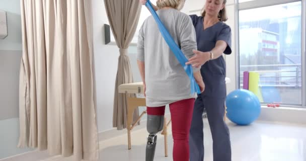Caucasian Female Physiotherapist Female Senior Patient Prosthetic Leg Exercising Prosthetics — Vídeo de Stock