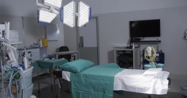 Equipamentos Médicos Cama Sala Cirurgia Hospital Câmera Lenta Serviços Médicos — Vídeo de Stock