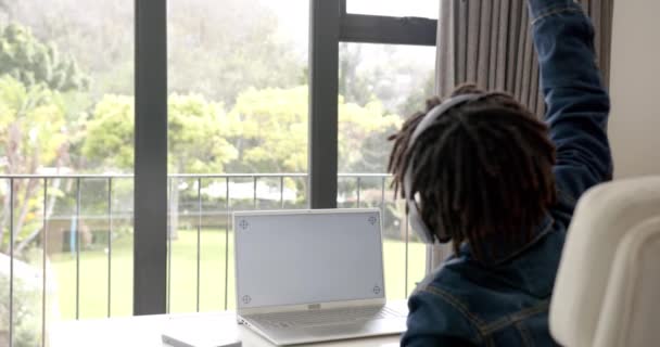 Menino Afro Americano Usando Laptop Com Espaço Cópia Tela Para — Vídeo de Stock