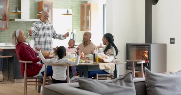 African American Parents Children Grandparents Celebrating Thanksgiving Dinner Slow Motion — Stock Video