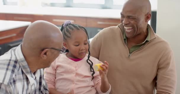 Avô Pai Neta Afro Americanos Jantar Acção Graças Câmara Lenta — Vídeo de Stock
