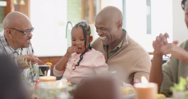 Avô Pai Neta Afro Americanos Jantar Acção Graças Câmara Lenta — Vídeo de Stock