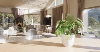 Mobilyalı yemek odasının çekimleri ve dağ manzaralı dinlenme odası, kopyalama alanı, yavaş çekim. Salon, ev, iç tasarım, lüks, ev hayatı ve yaşam tarzı, değiştirilmemiş..