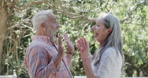 Portretul Unui Cuplu Caucazian Vârstă Mijlocie Grădină Spațiu Copiere Relații — Videoclip de stoc