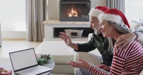 Caucasian Couple Santa Hats Laptop Blank Screen Christmas Home Slow — Stock Video