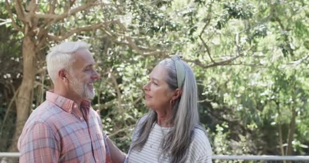 Portret Vârstă Mijlocie Cuplului Caucazian Grădină Spațiu Copiere Relații Fericire — Videoclip de stoc