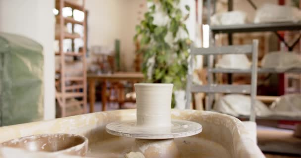 Ruota Vasaio Con Vaso Argilla Studio Ceramica Ceramica Ceramica Artigianato — Video Stock