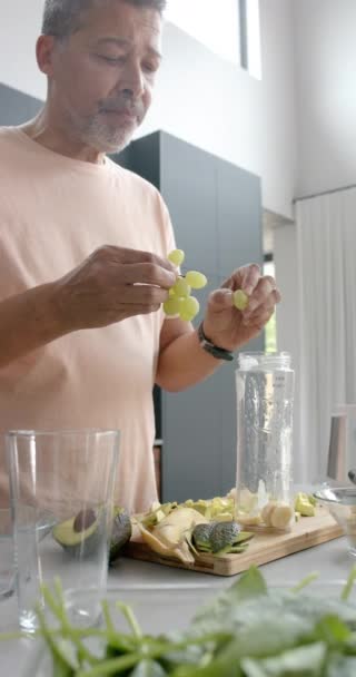 Vertical Video Senior Biracial Man Preparing Smoothie Kitchen Home Retirement — Stock Video