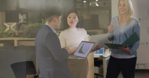 Biracial Man Asian Woman Discuss Business Work Office Collaborating Project — Stock Video