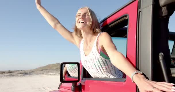 Young Caucasian Woman Enjoys Sunny Day Beach Her Car Road — Stock Video