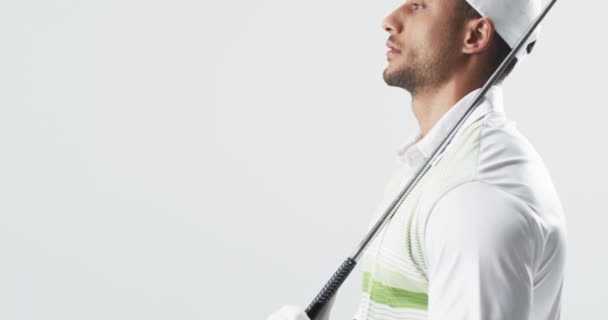 Jeune Homme Biracial Pose Avec Club Golf Avec Espace Copie — Video
