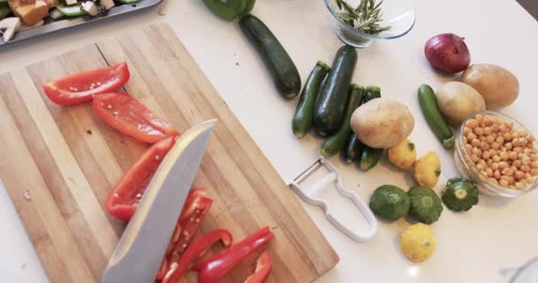 Las Verduras Frescas Están Listas Para Picar Mostrador Cocina Los — Vídeos de Stock