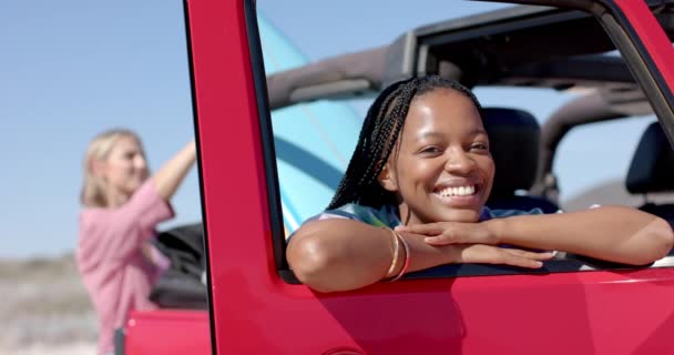 Young African American Woman Leans Car Door Road Trip Young — Stock Video