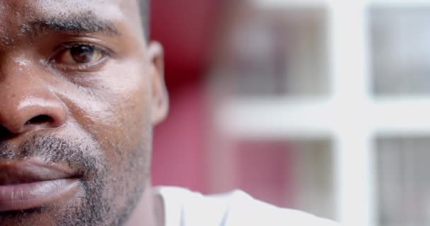 Detailní Záběr Obličeje Afroameričana Kopírovacím Prostorem Jeho Výraz Zachycuje Okamžik — Stock video